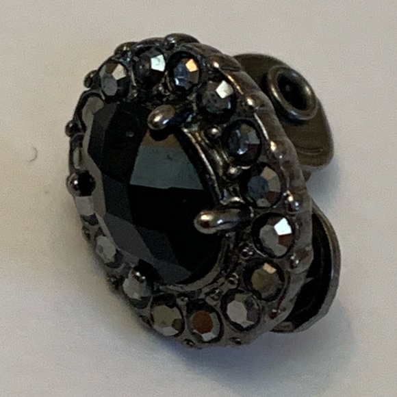 Monet Signed Clip On Earrings Black Faceted Glads Gem Gunmetal Tone - Picture 4 of 8